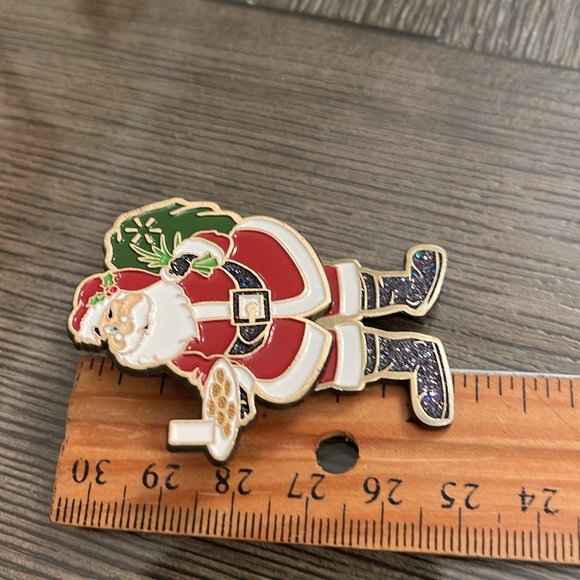 HOGEYE Santa Clause Pin with Wiggling Legs Festive Christmas Brooch Holiday Pin - Picture 7 of 15
